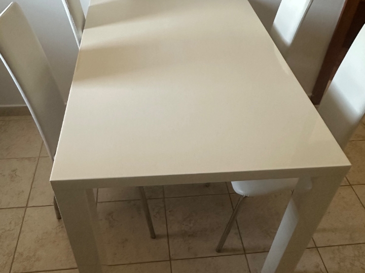 Kuhinjski stol bijeli sa 4 stolice