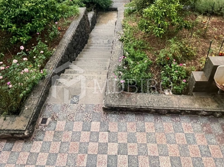 Trsat, tri stana i dvije garaže s panoramskim pogledom