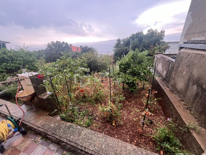 Trsat, tri stana i dvije garaže s panoramskim pogledom