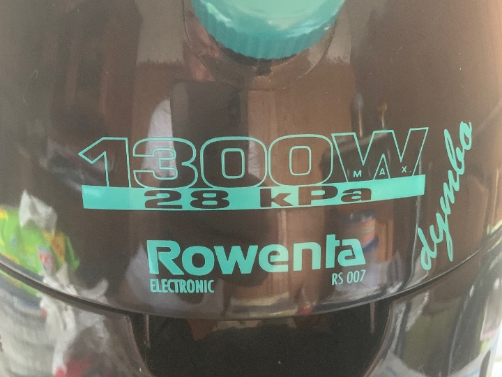 Usisivač “Rowenta”
