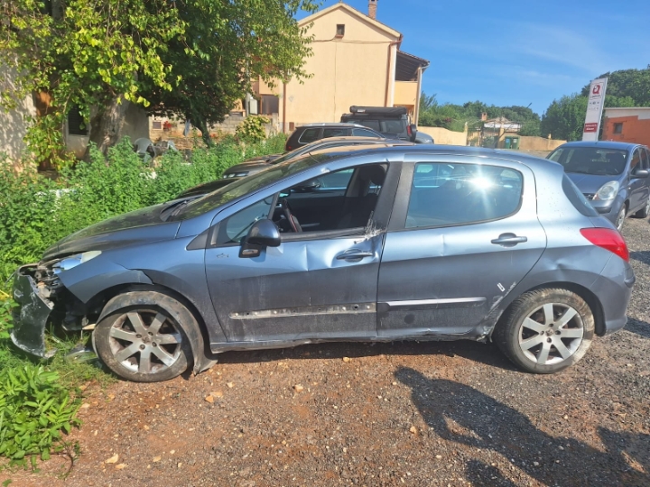 Karambolirani Peugeot 308 1.6 VTI
