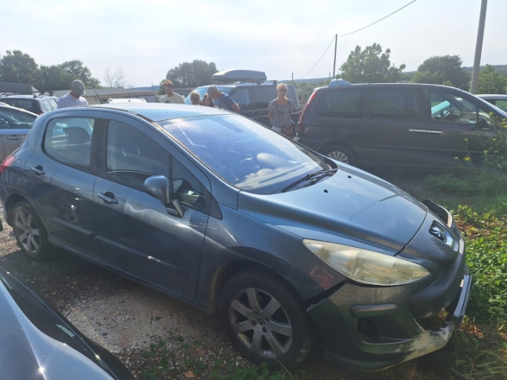 Karambolirani Peugeot 308 1.6 VTI