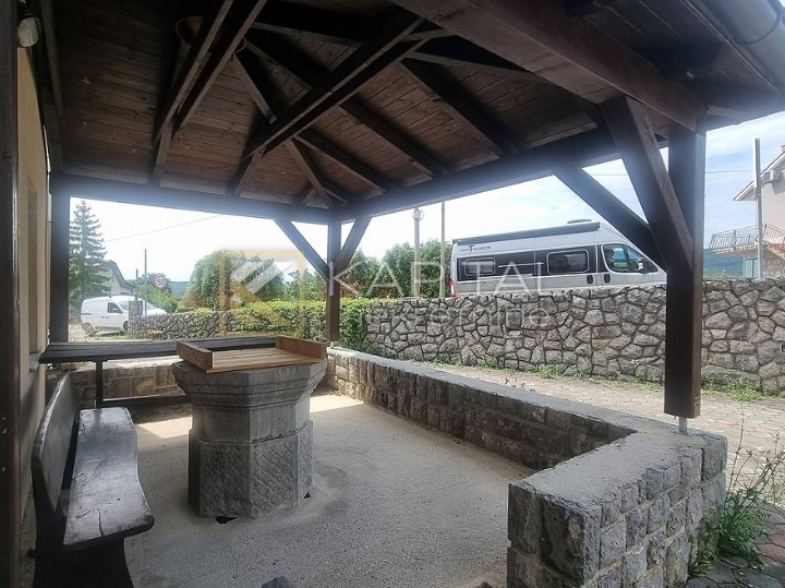 Matulji, poslovno-stambena zgrada, 780 m2