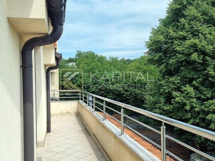 Matulji, poslovno-stambena zgrada, 780 m2