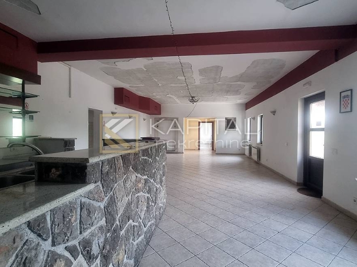 Matulji, poslovno-stambena zgrada, 780 m2