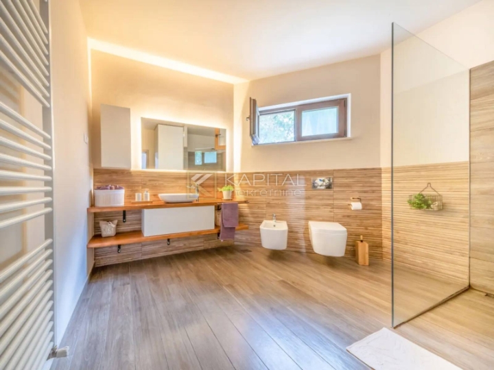 Kastav, nova samostojeća kuća, bazen