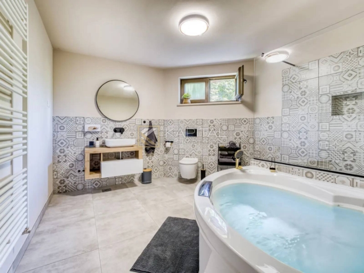 Kastav, nova samostojeća kuća, bazen