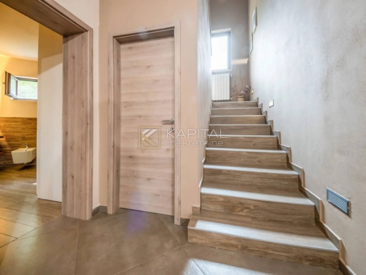 Kastav, nova samostojeća kuća, bazen