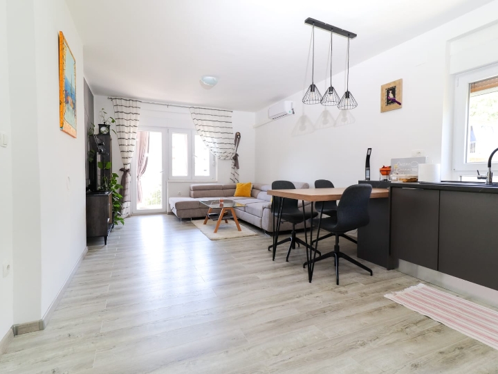 Opatija, moderan 1S+DB, 2 balkona