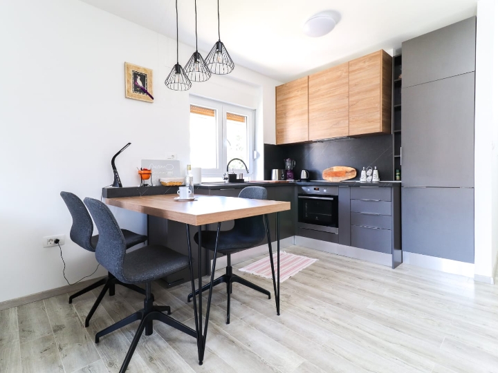 Opatija, moderan 1S+DB, 2 balkona