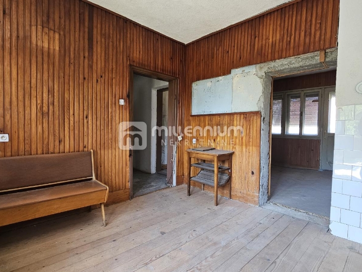 Gorski Kotar, Vrbovsko, 162 m2, velika okućnica