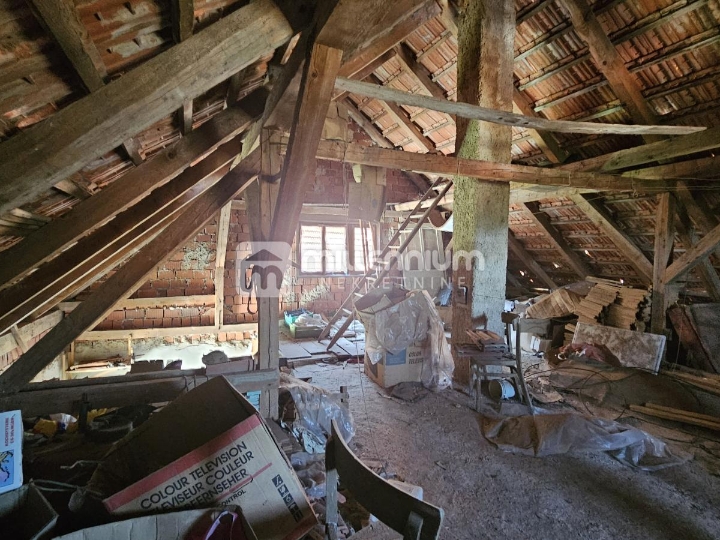 Gorski Kotar, Vrbovsko, 162 m2, velika okućnica