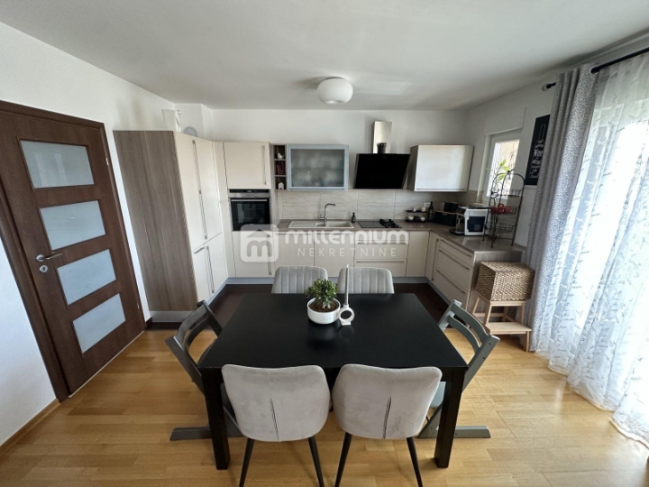 Viškovo, 93.95 m2, dvoetažni 3S + DB, lođa, parking