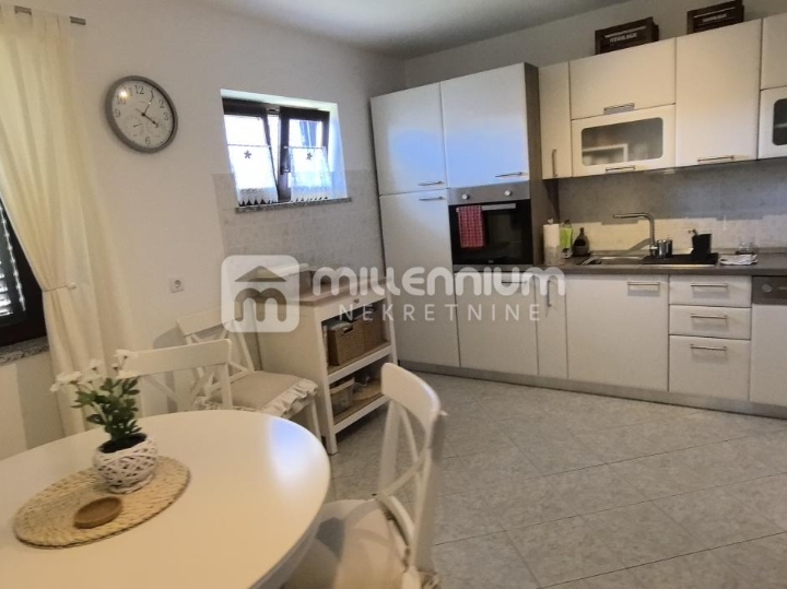 Grobnik, Dražice, 298 m2, samostojeća kuća s 3 stana