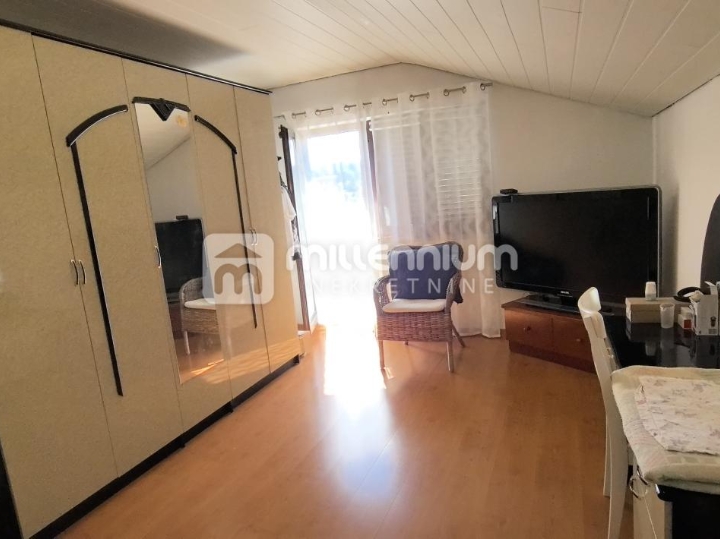 Grobnik, Dražice, 298 m2, samostojeća kuća s 3 stana