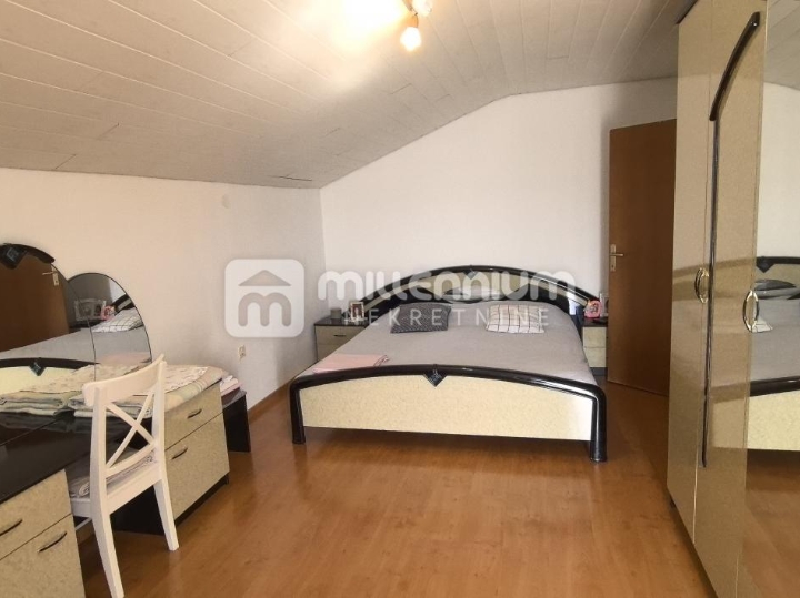 Grobnik, Dražice, 298 m2, samostojeća kuća s 3 stana