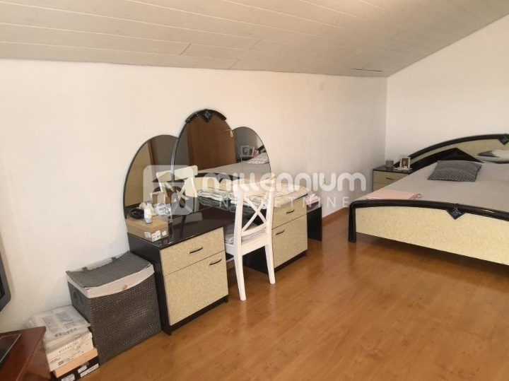 Grobnik, Dražice, 298 m2, samostojeća kuća s 3 stana