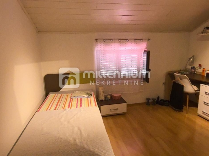 Grobnik, Dražice, 298 m2, samostojeća kuća s 3 stana