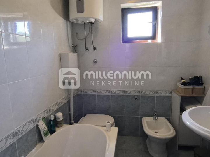 Grobnik, Dražice, 298 m2, samostojeća kuća s 3 stana