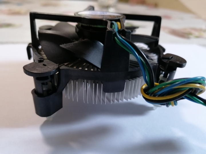 Intel ventilator s hladnjakom