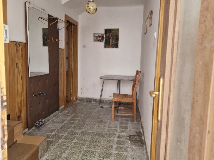 Klana, kuća, pomoćna zgrada i garaža