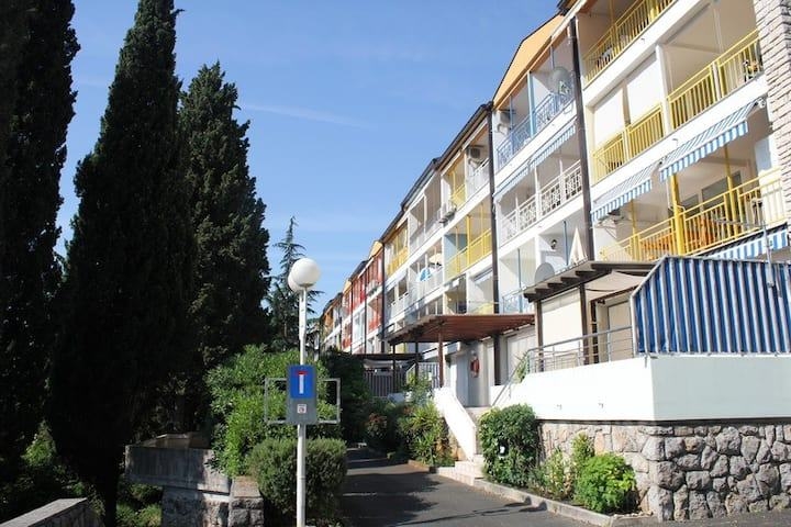 Ičići apartman 43 m2 - 80 m od mora
