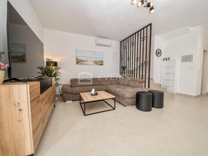 Novalja, Jakišnica, Kuća s bazenom, 160m2