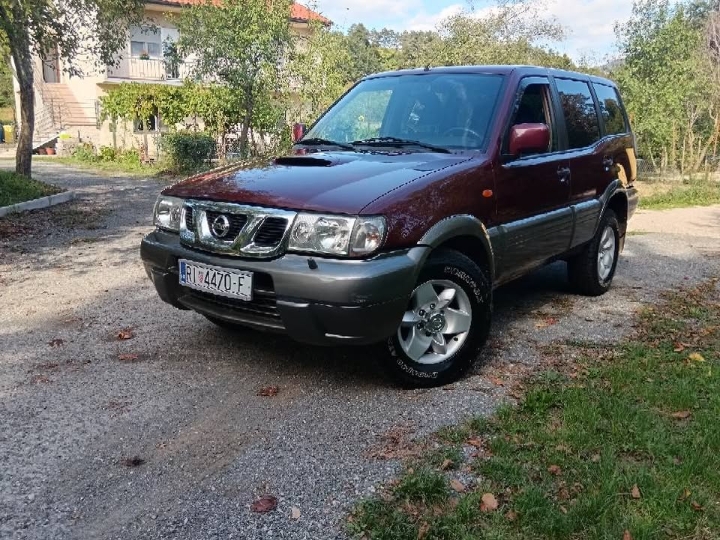 Nisan Terrano