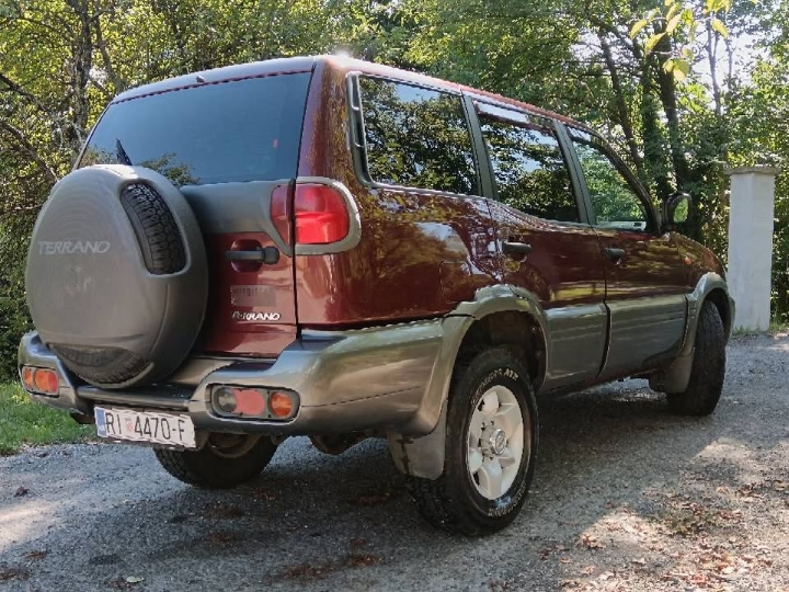 Nisan Terrano