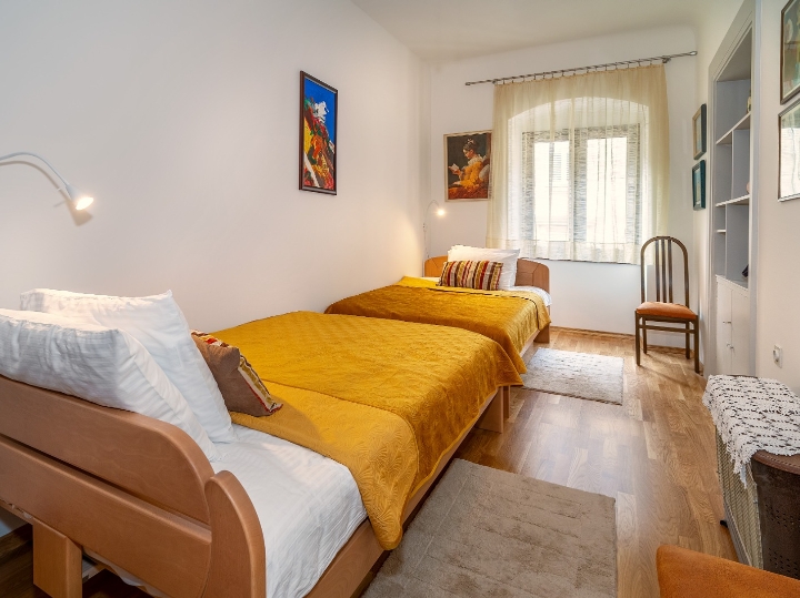 Rijeka, namješteni stan 64 m2