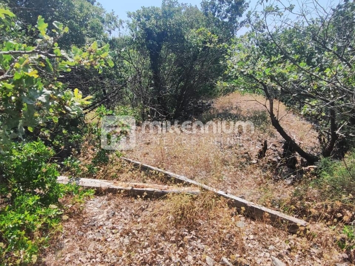 Kostrena, 900m2, odličan građevinski teren za obiteljsku kuću
