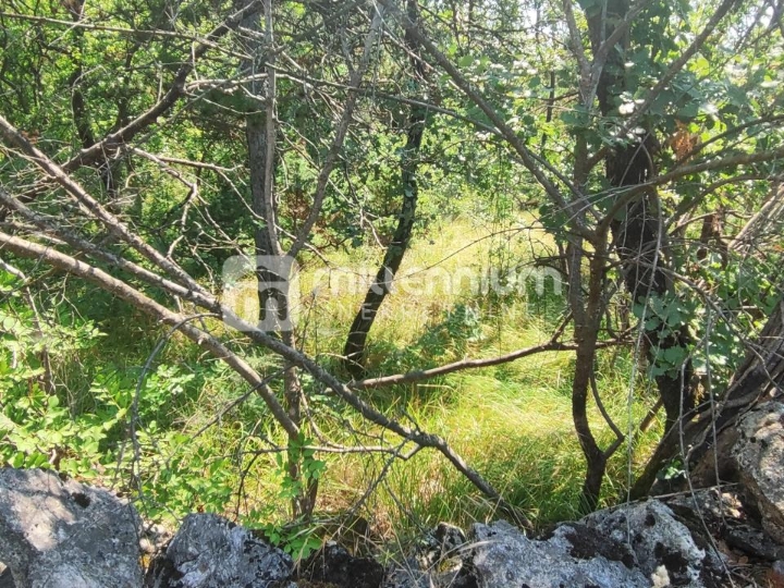 Kostrena, 900m2, odličan građevinski teren za obiteljsku kuću