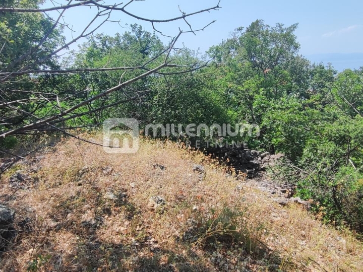 Kostrena, 900m2, odličan građevinski teren za obiteljsku kuću