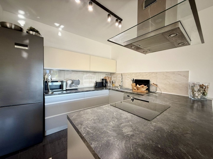 Rijeka, Martinkovac, dva stana 80 m2 i 59m2