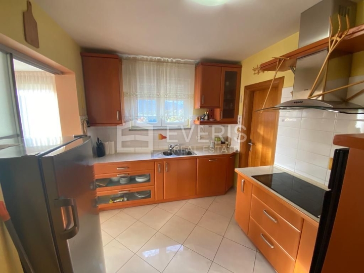 Kastav, Rešetari, stan 133 m2, 3S+DB