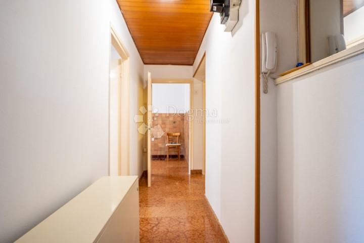 Turnić 48.75m2 2skl drugi kat odmah useljivo,PRILIKA!!