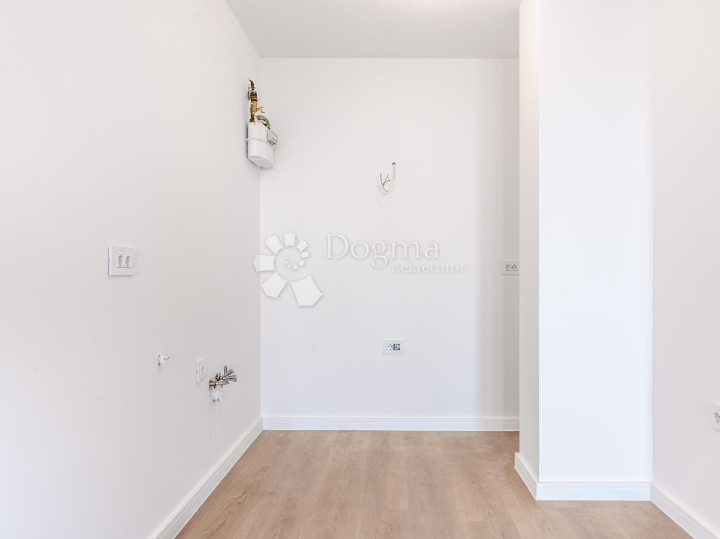 Gornja Vežica, novoadaptiran 2S+DB, lođa, pogled na more