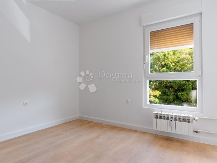 Gornja Vežica, novoadaptiran 2S+DB, lođa, pogled na more
