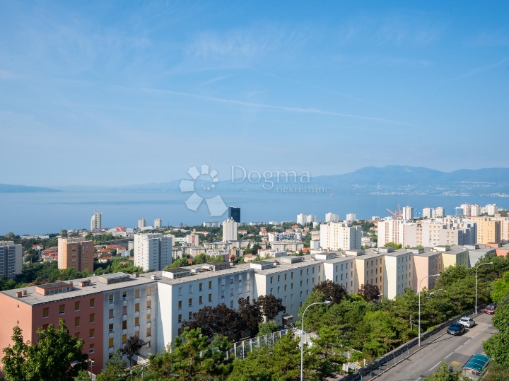 Gornja Vežica, novoadaptiran 2S+DB, lođa, pogled na more