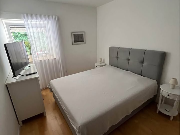Prizemnica blizu Amfiteatra, može zamjena za manji stan