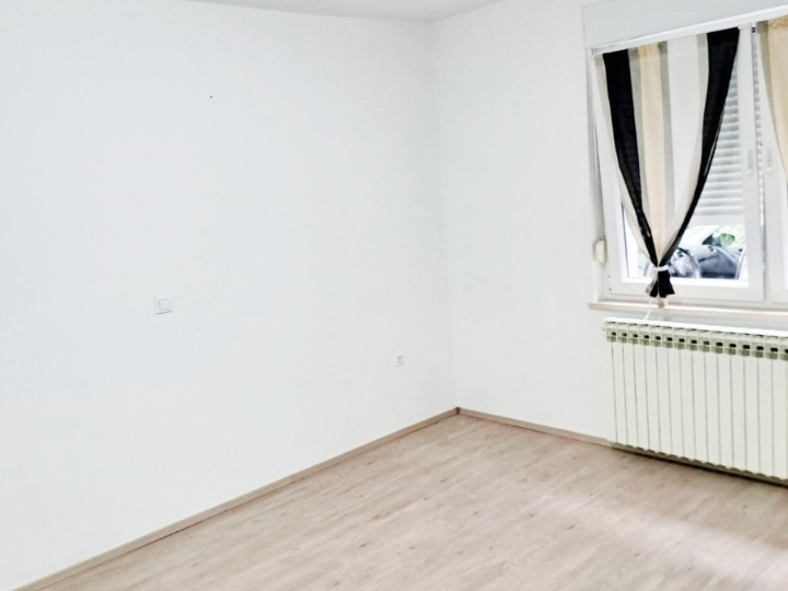 Hosti, 78m2, 2S+DB, 280 m2 okućnica