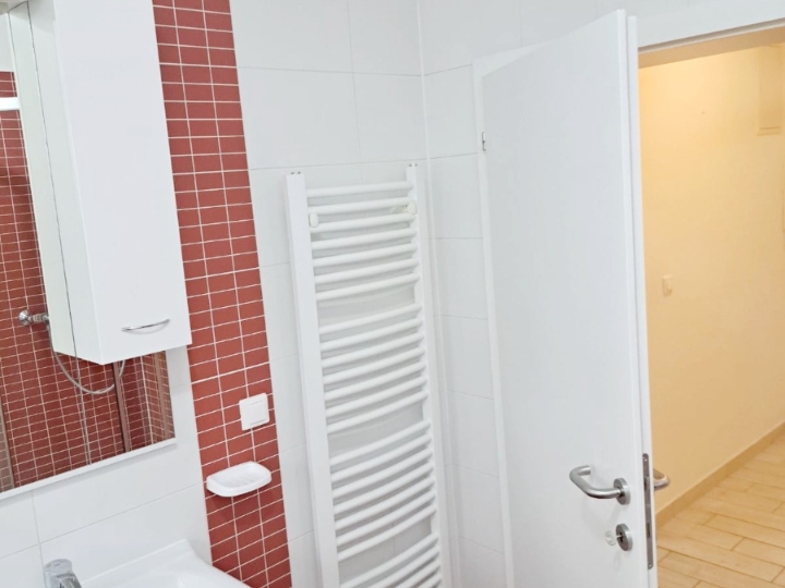 Hosti, 78m2, 2S+DB, 280 m2 okućnica