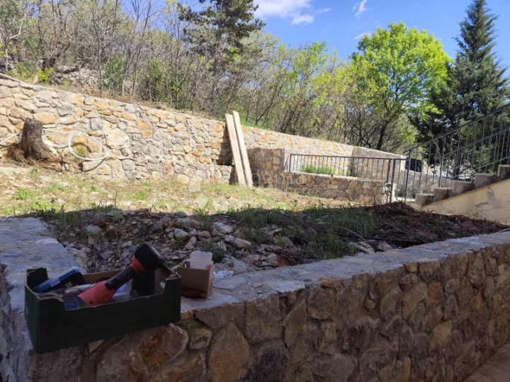 Apartman u Dramlju  - balkon 16m2/okućnica 98 m2