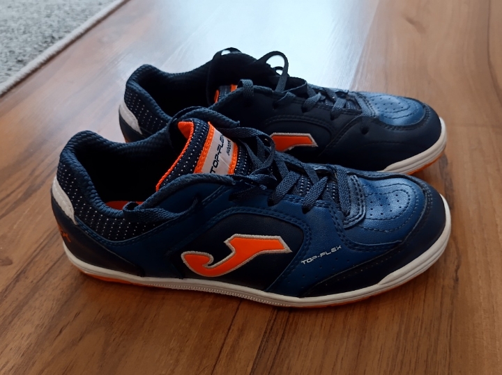 Tenisice Joma broj 34.