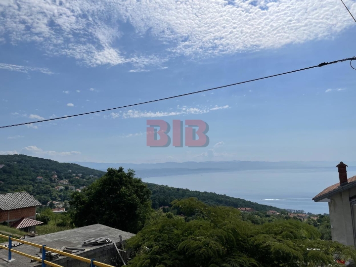 Sniženo!! Ičići-Poljane, kuća s 2 veća stana, bazen, garaža