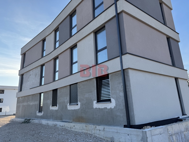 Kostrena, penthouse s garažom u urbanoj vili