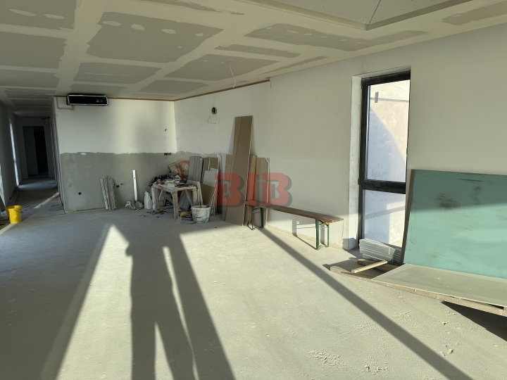 Kostrena, penthouse s garažom u urbanoj vili