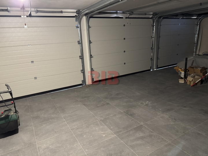 Kostrena, penthouse s garažom u urbanoj vili