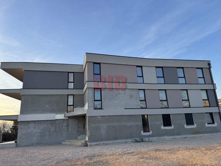 Kostrena, penthouse sa garažom u urbanoj vili