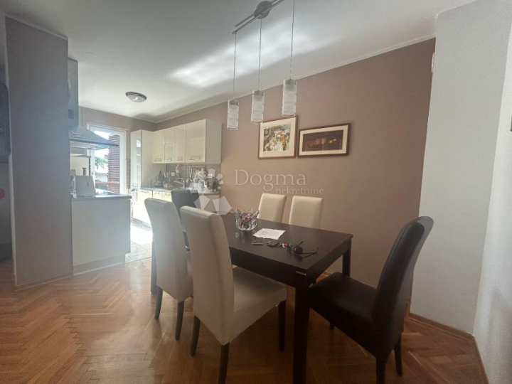 Dvoetažni stan u Fažani, 400 m od mora – 65 m² + galerija 28 m²